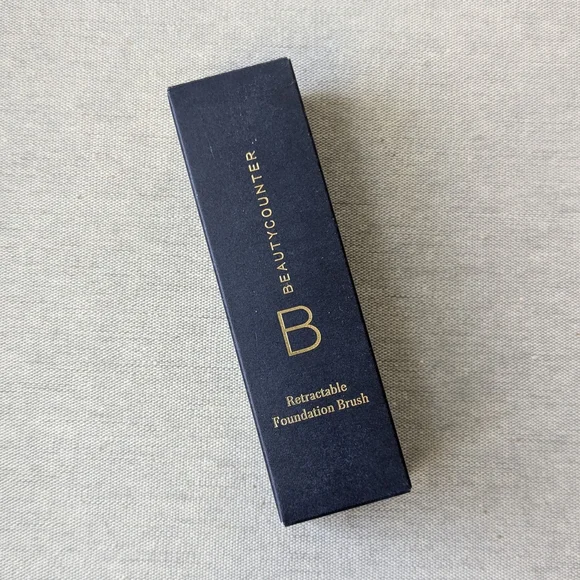 Beautycounter Retractable Foundation Brush | New in Box - Picture 3 of 6